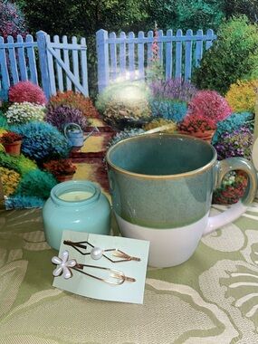 New Green Garden Ceramic 2-Tone Green Mug 3pc bundle w/candle & accessories🪴